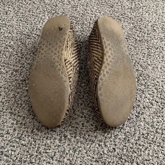 Gold Herringbone Tom’s - Picture 5 of 6